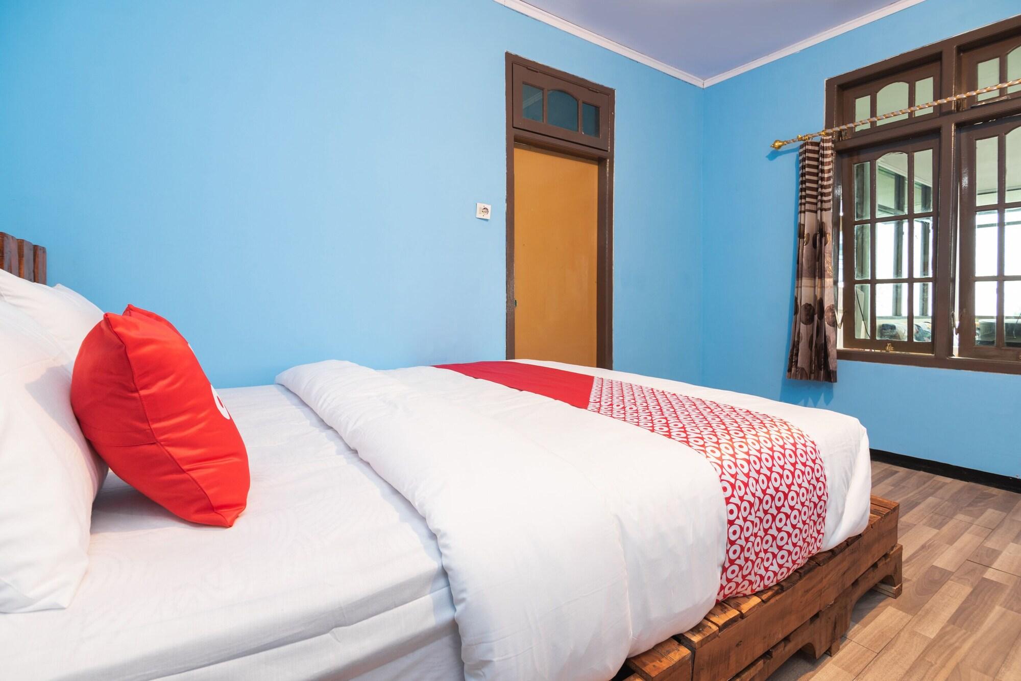 Oyo 1852 Intan Bromo Homestay Pasuruan Kültér fotó