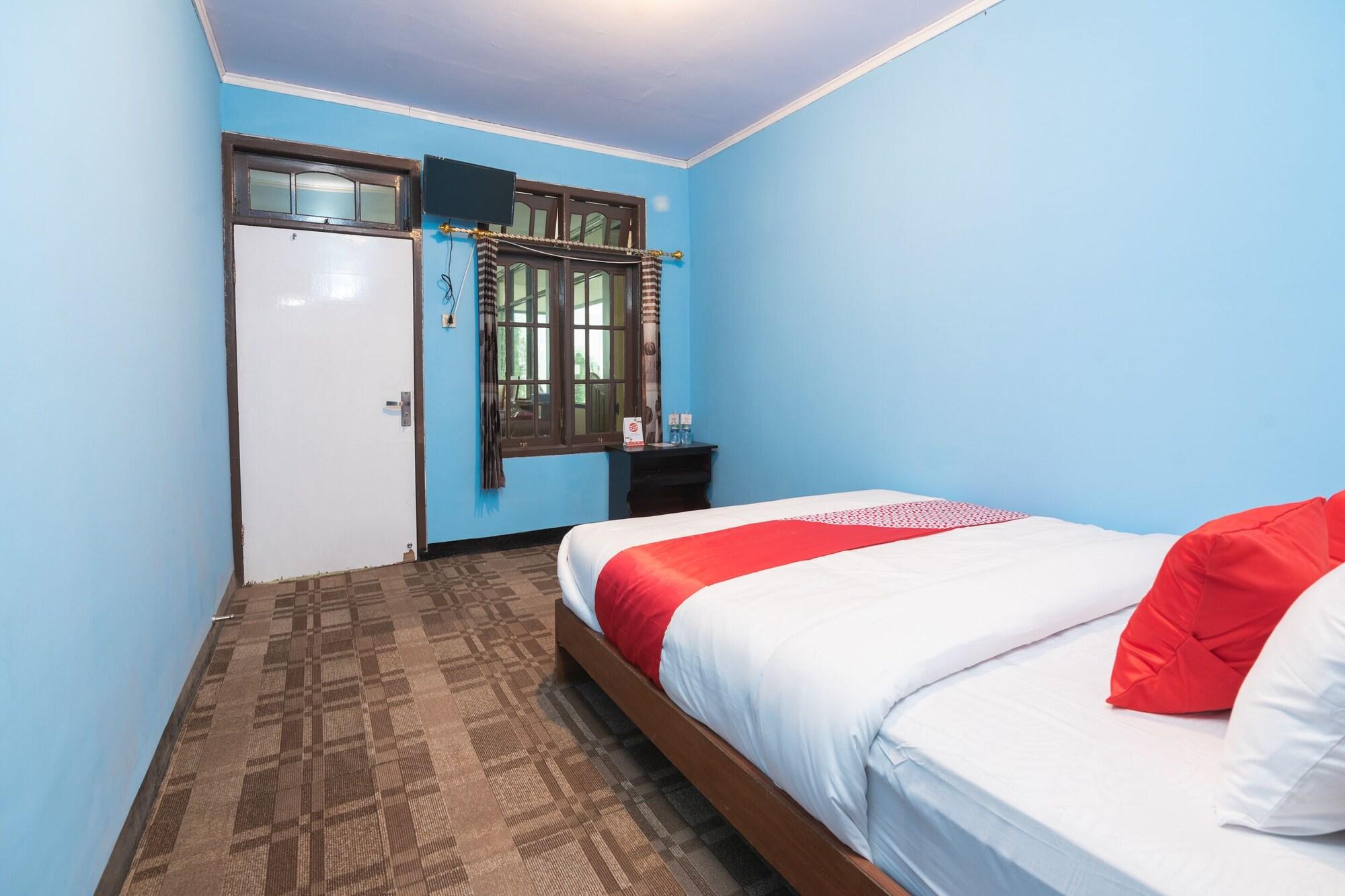 Oyo 1852 Intan Bromo Homestay Pasuruan Kültér fotó