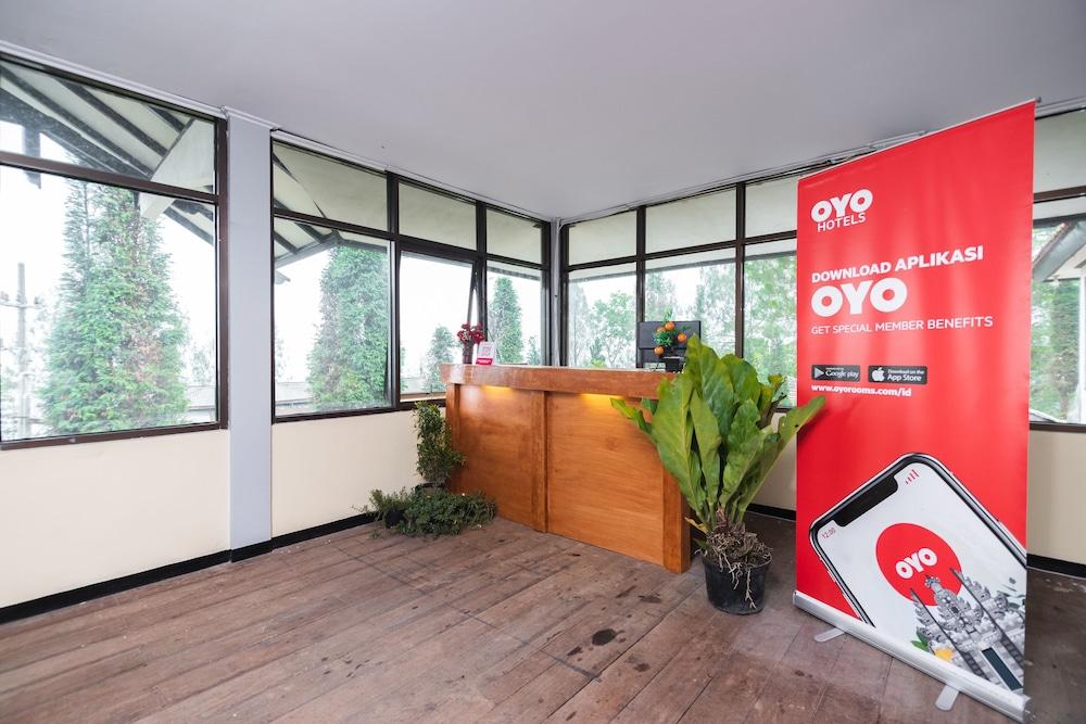 Oyo 1852 Intan Bromo Homestay Pasuruan Kültér fotó