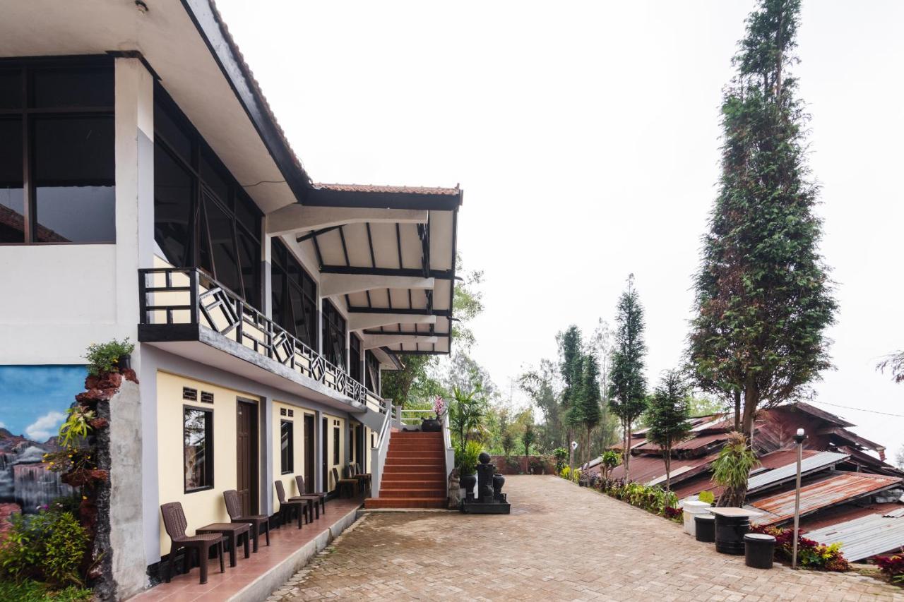 Oyo 1852 Intan Bromo Homestay Pasuruan Kültér fotó
