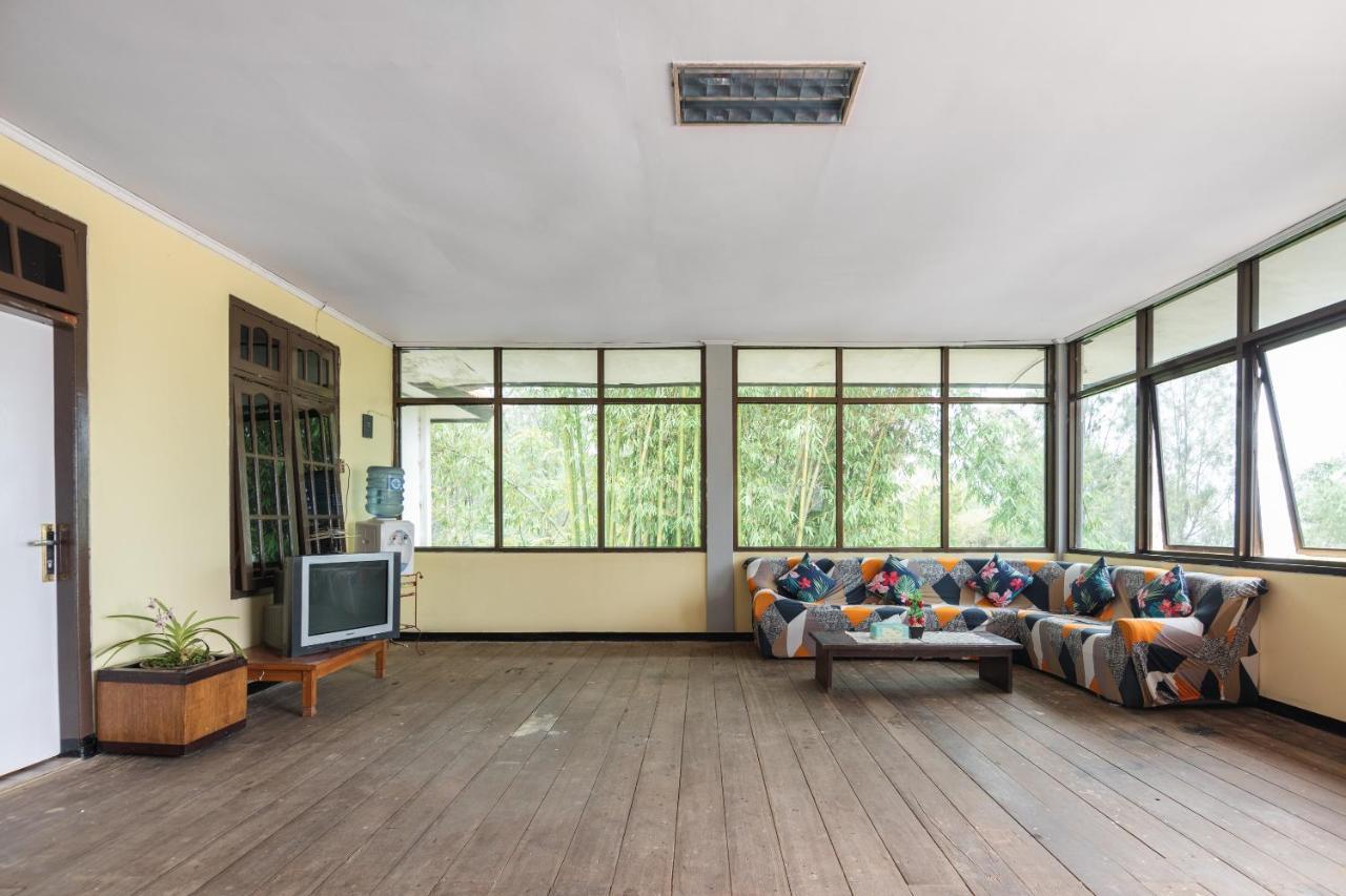 Oyo 1852 Intan Bromo Homestay Pasuruan Kültér fotó