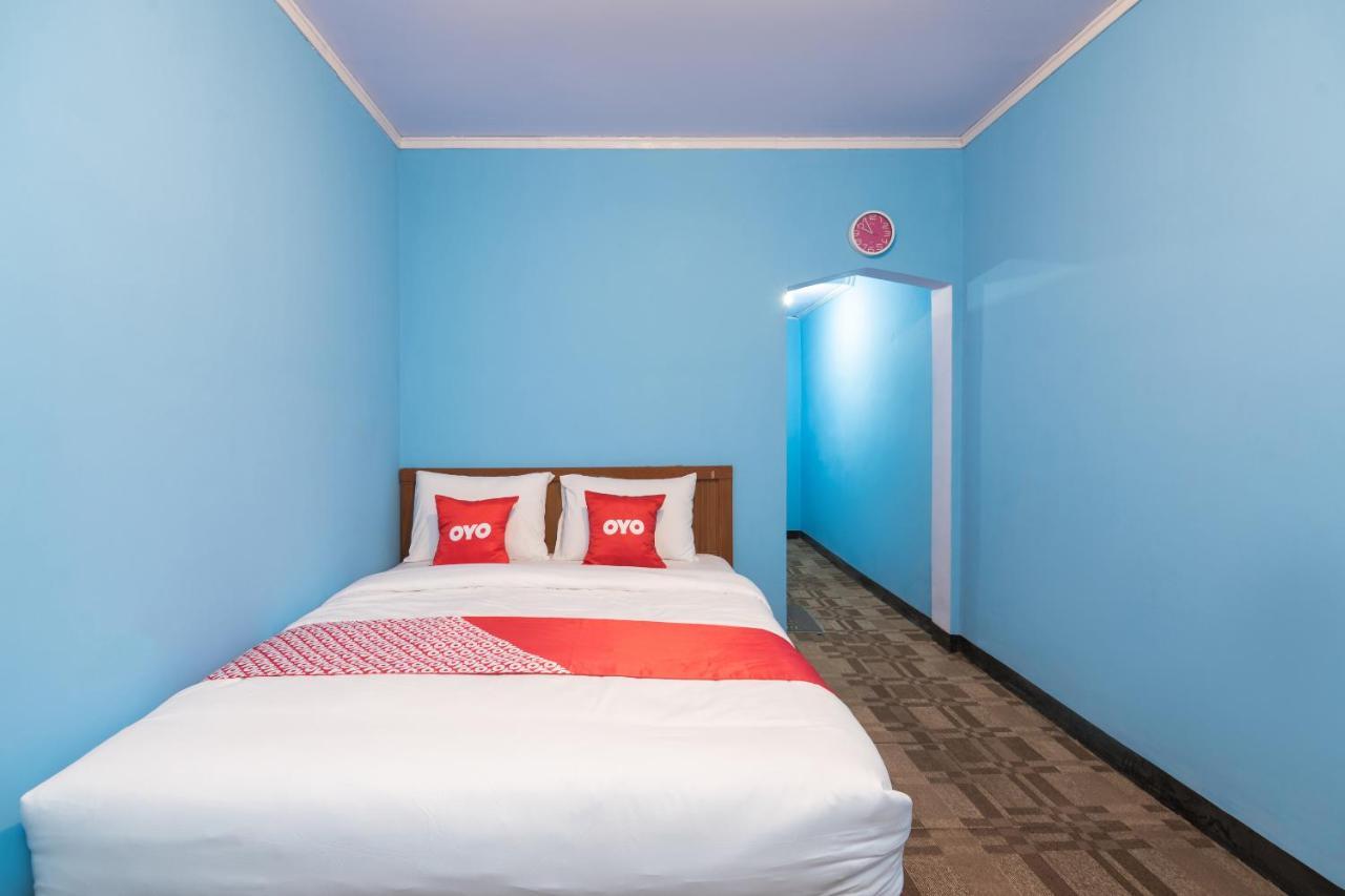 Oyo 1852 Intan Bromo Homestay Pasuruan Kültér fotó